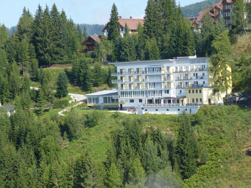 Sonnenhotel Zaubek Treffen Exterior photo
