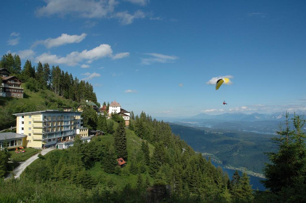Sonnenhotel Zaubek Treffen Exterior photo