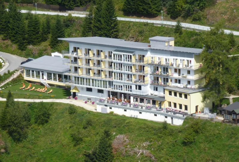 Sonnenhotel Zaubek Treffen Exterior photo