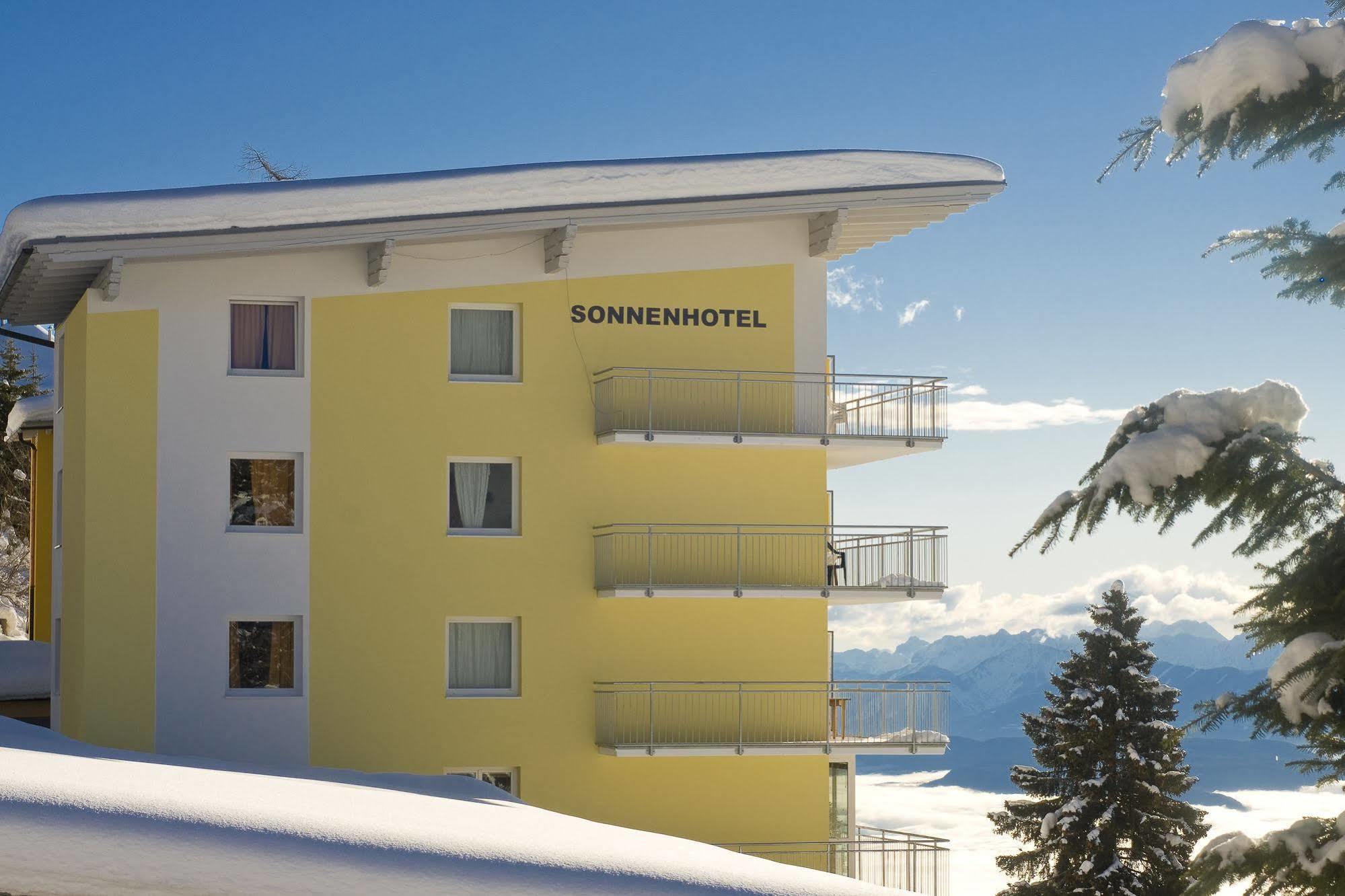 Sonnenhotel Zaubek Treffen Exterior photo