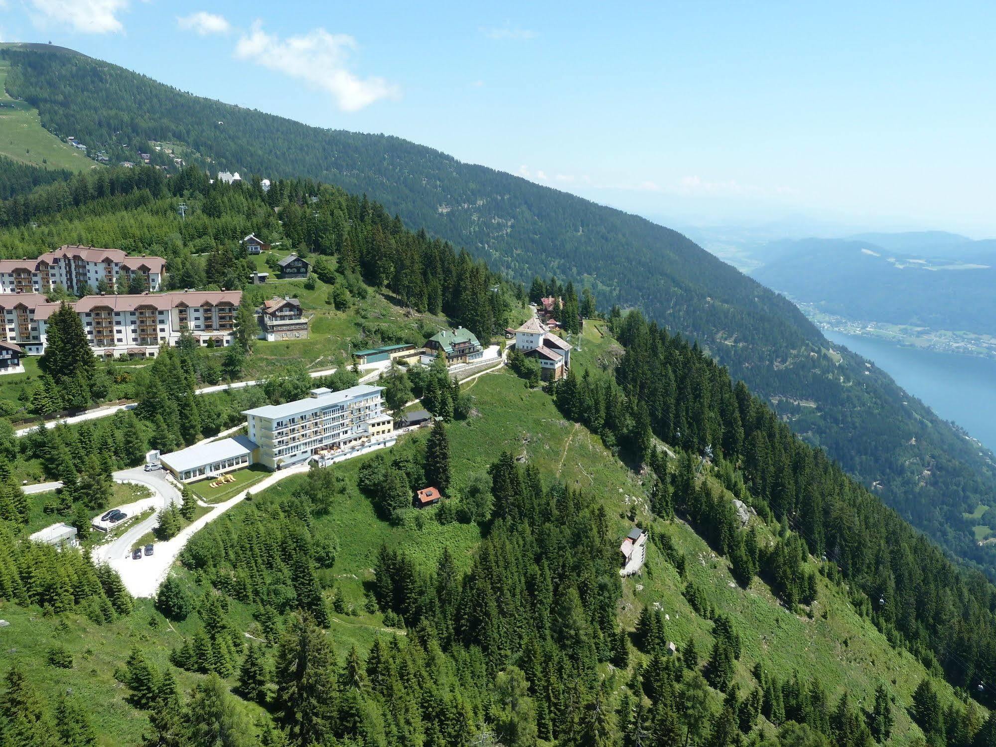 Sonnenhotel Zaubek Treffen Exterior photo