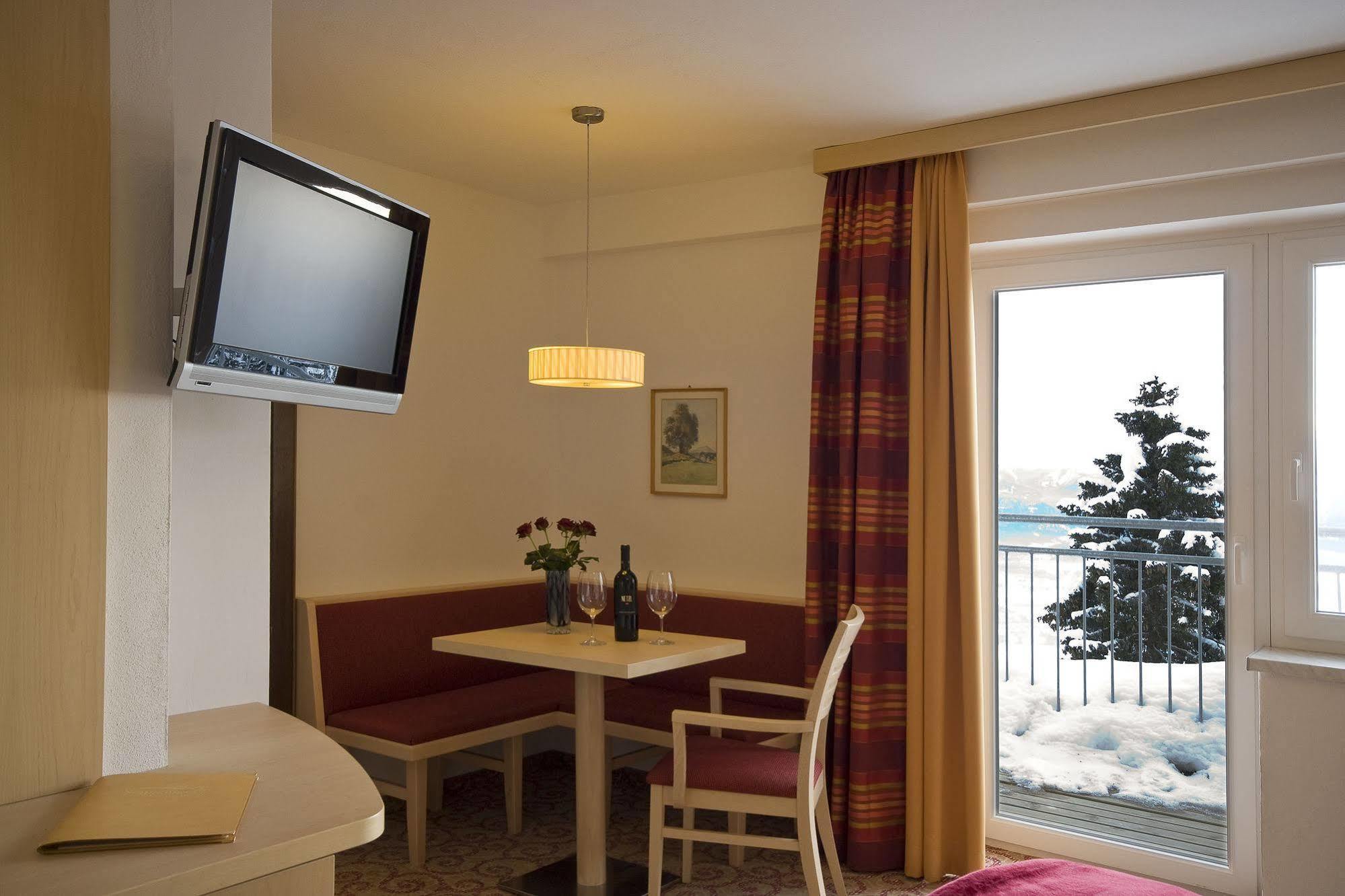 Sonnenhotel Zaubek Treffen Exterior photo