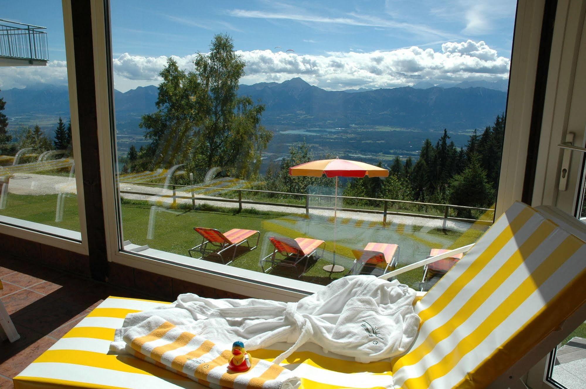 Sonnenhotel Zaubek Treffen Exterior photo
